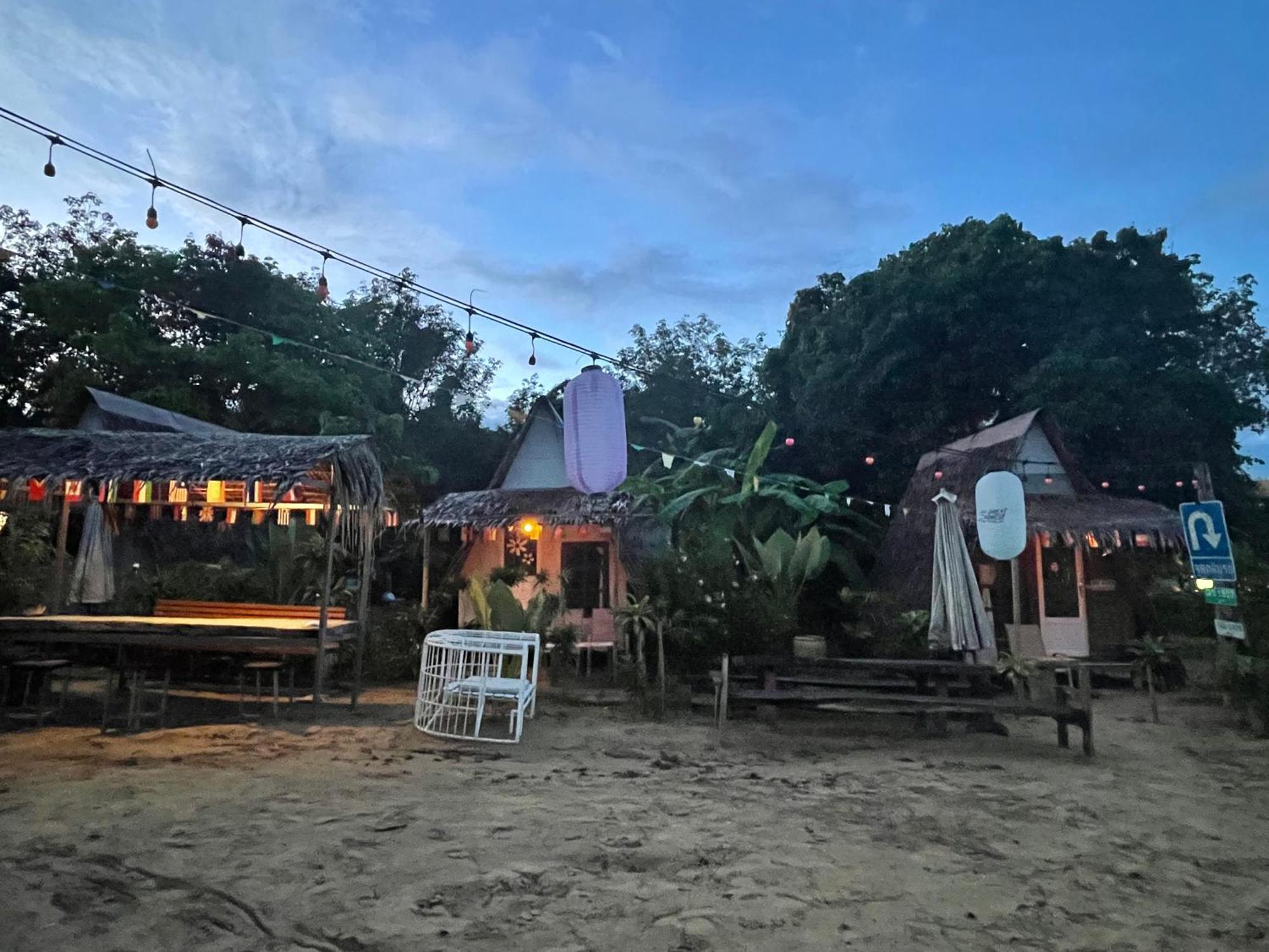 Phuketairportcamping Hotell Ban Bo Sai Klang Eksteriør bilde
